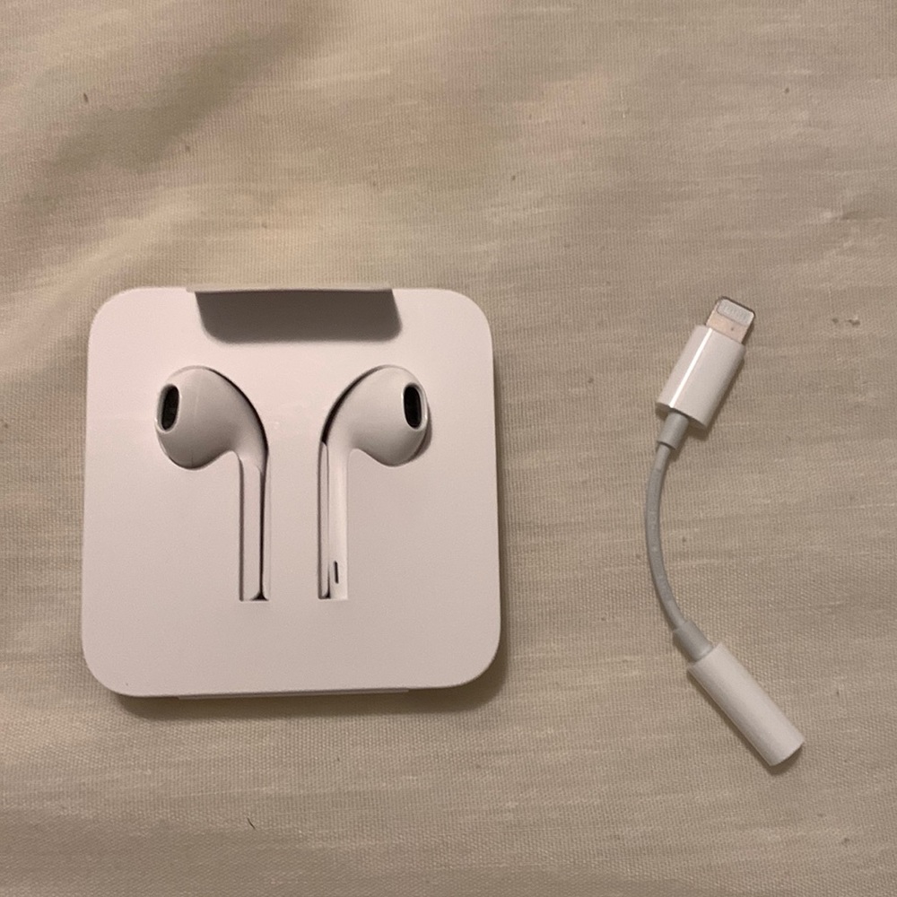 APPLE EAR PODS WITH ADAPTER